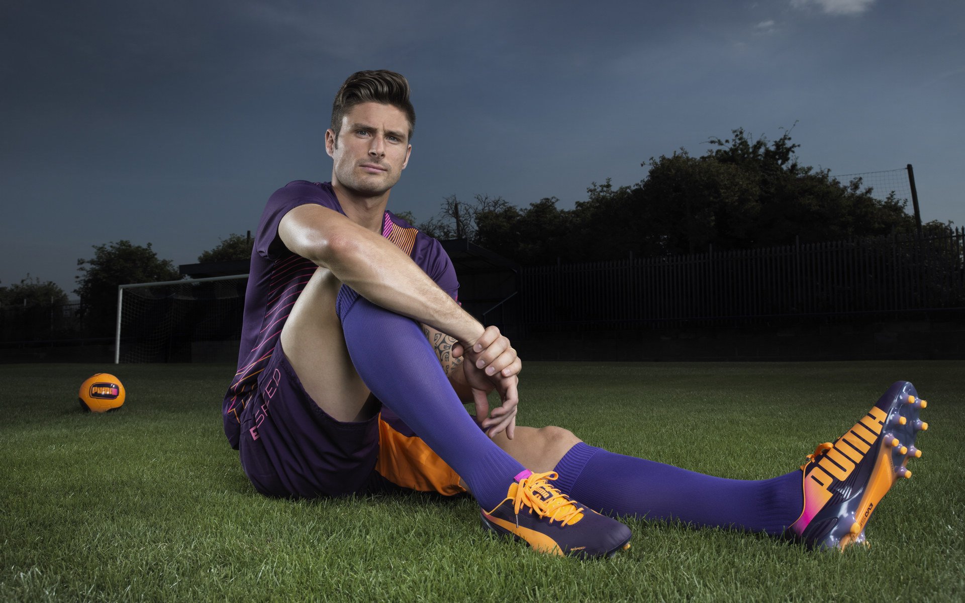 拜仁双边推进持续冲击对方防线，拜仁2-1