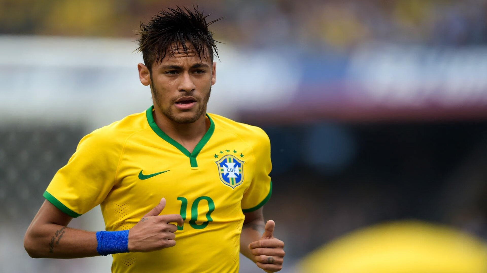 足球训练加入防摔保护技能教学内容,足球运动防护