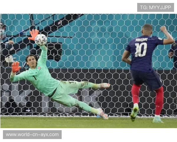 特鲁宾在门线上连续封堵姆巴佩两次近距离抽射